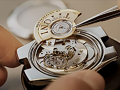 雅克德罗手表进灰后需要哪些清理步骤？