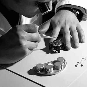 雅克德罗手表受潮的原因最可能是哪些？